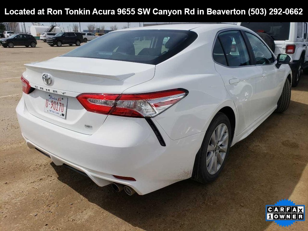 2020 Toyota Camry SE photo 3