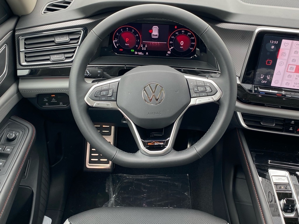 2025 Volkswagen Atlas Peak Edition SE photo 3