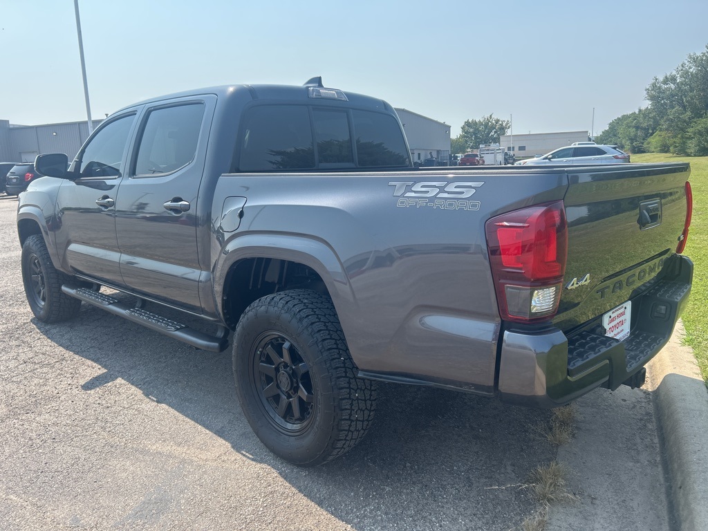 2023 Toyota Tacoma TRD Off-Road photo 7