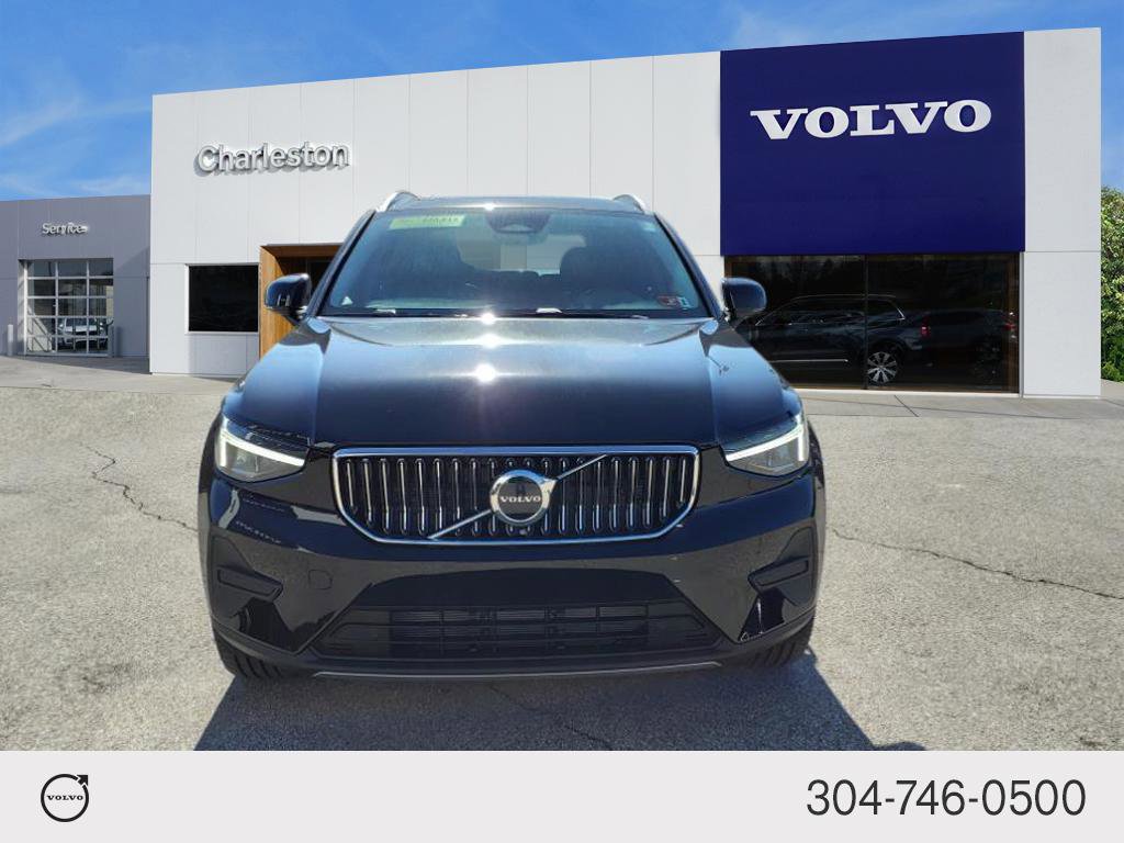 2025 Volvo XC40 Core photo 7