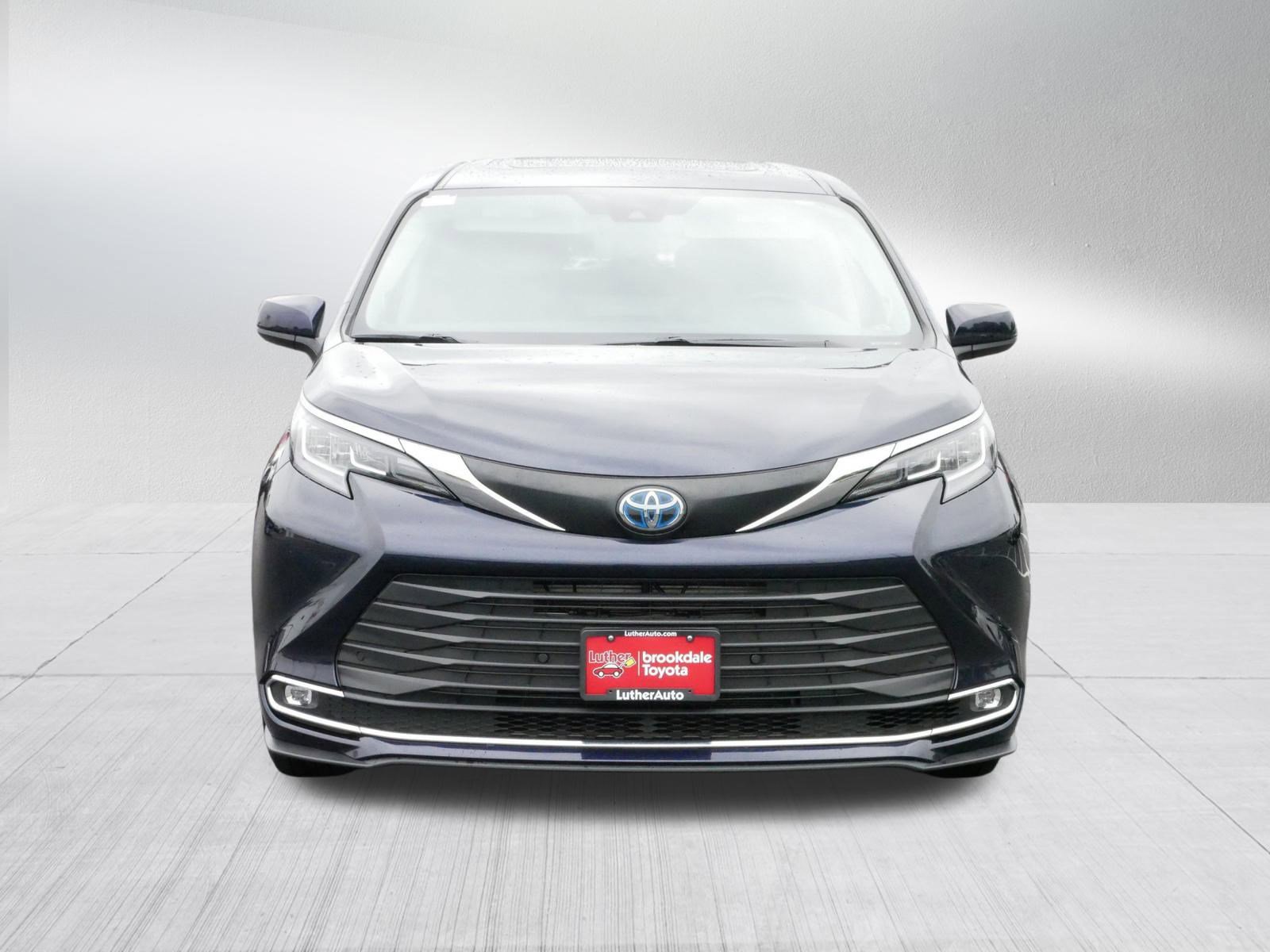 Used 2022 Toyota Sienna XLE with VIN 5TDJRKEC6NS091403 for sale in Brooklyn Center, Minnesota