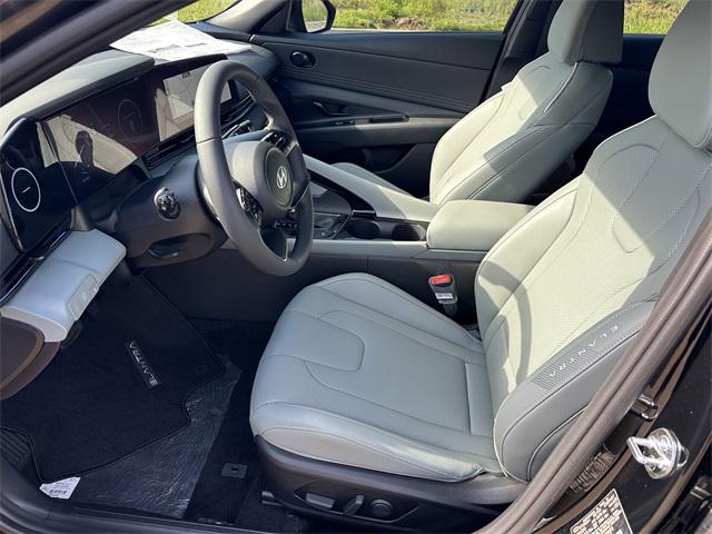 2025 Hyundai Elantra Hybrid Limited photo 9