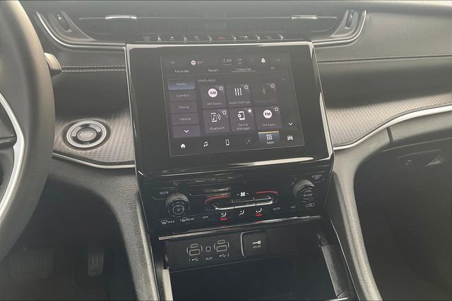 2023 Jeep Grand Cherokee Laredo photo 3