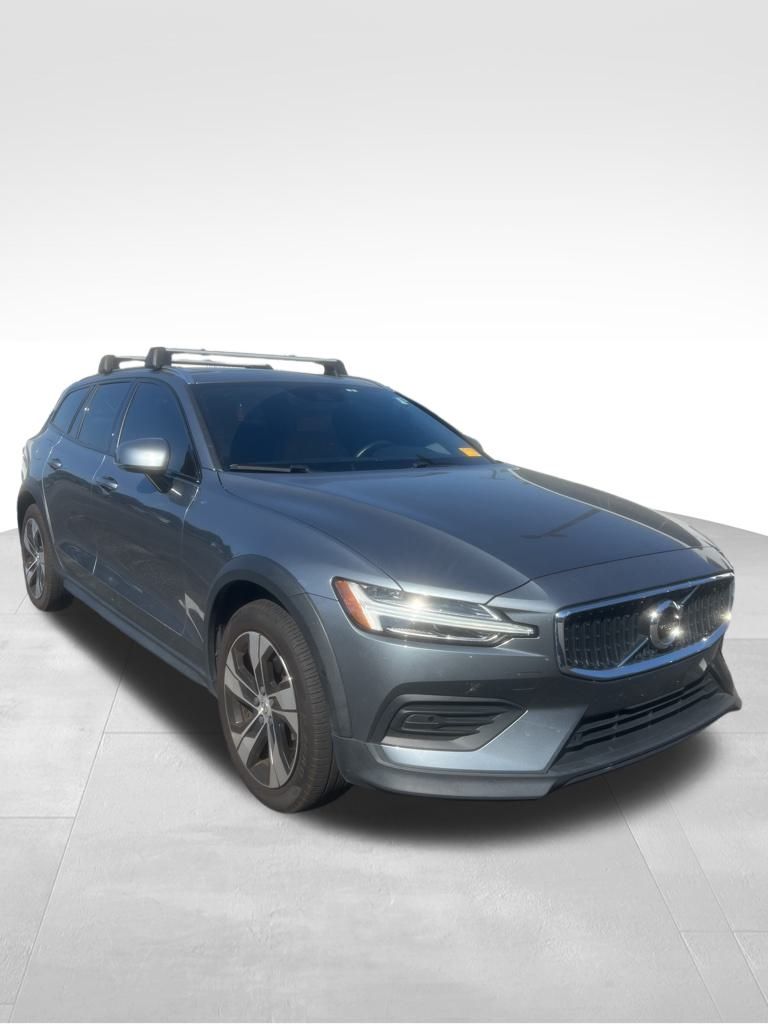 2020 Volvo V60 Cross Country T5 photo 2