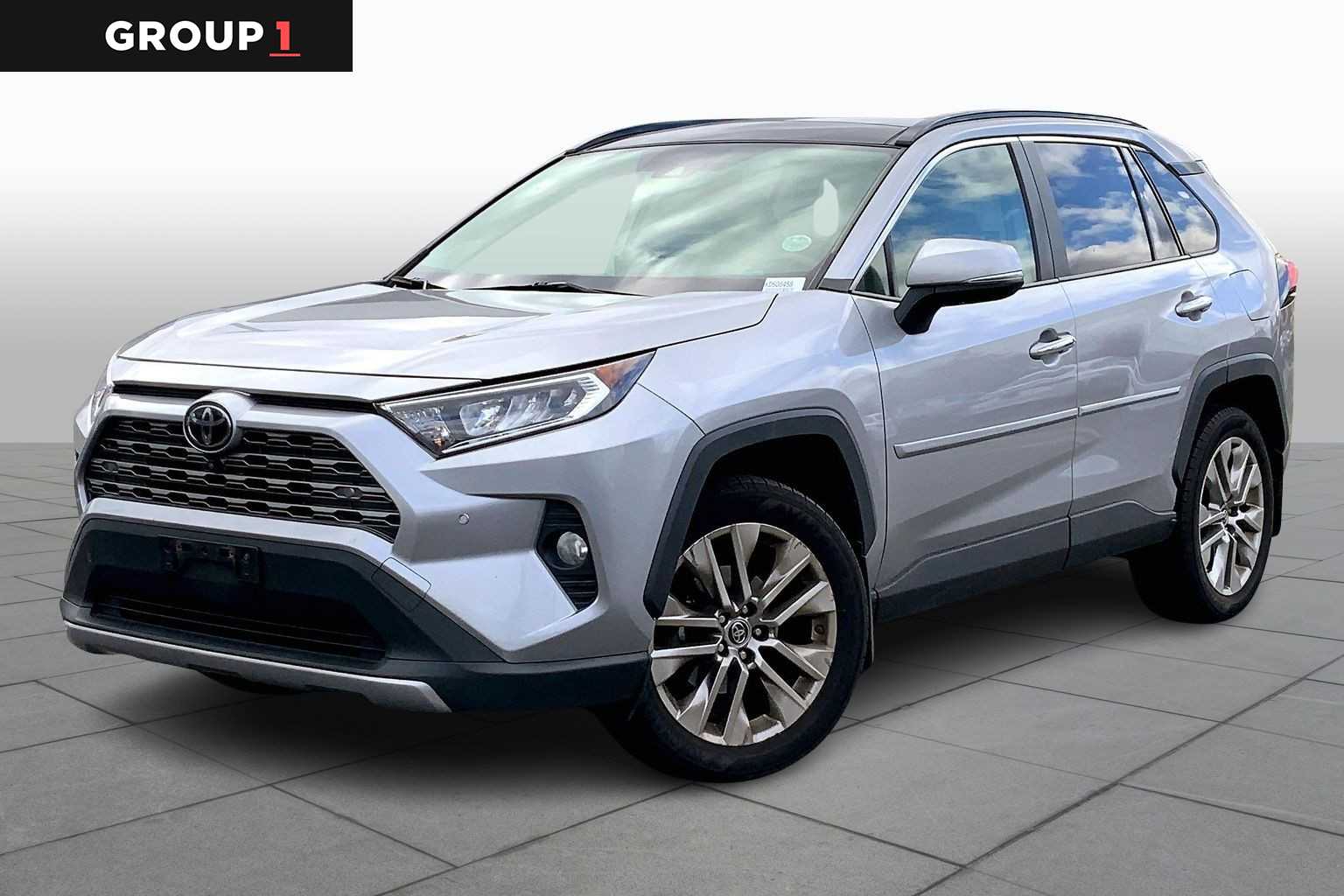 2019 Toyota RAV4 Limited's photo