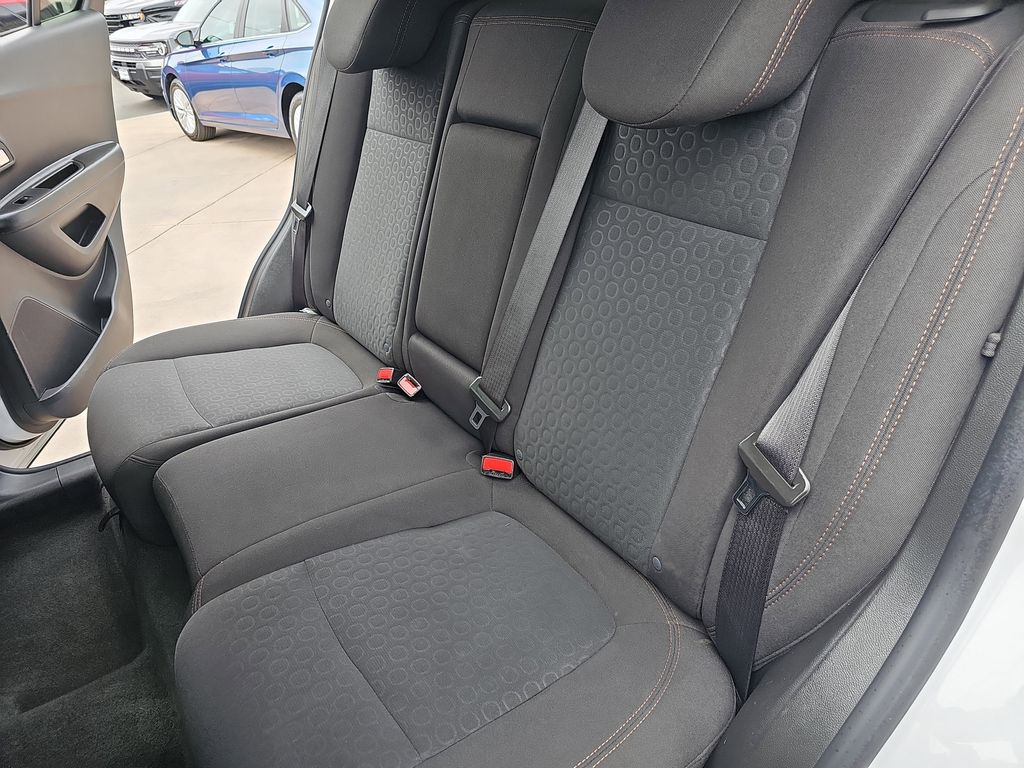 2022 Chevrolet Trax LS photo 13