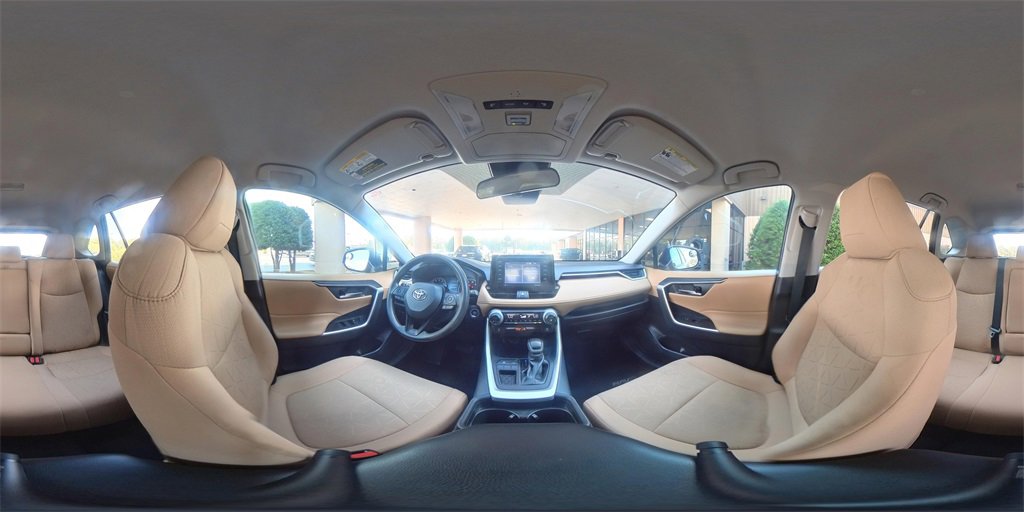 2021 Toyota RAV4 XLE photo 31