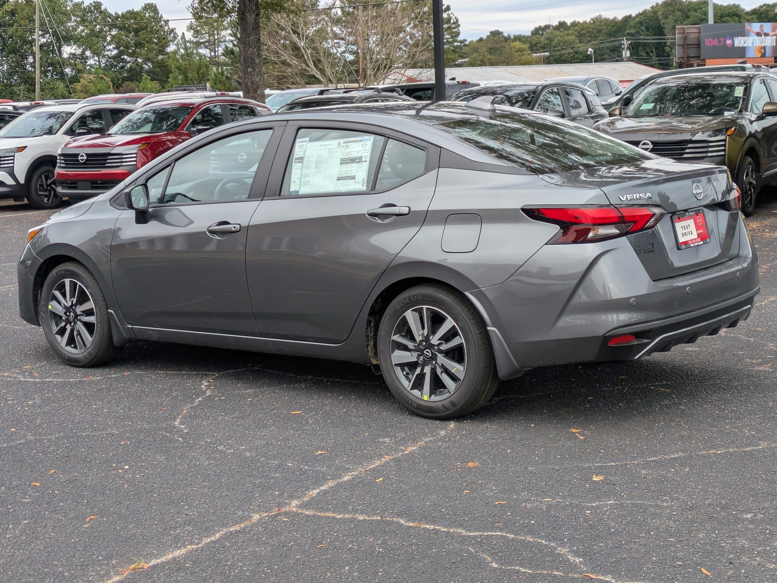 2025 Nissan Versa 1.6 SV photo 2