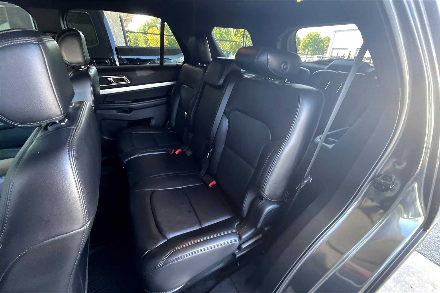 2017 Ford Explorer XLT photo 19
