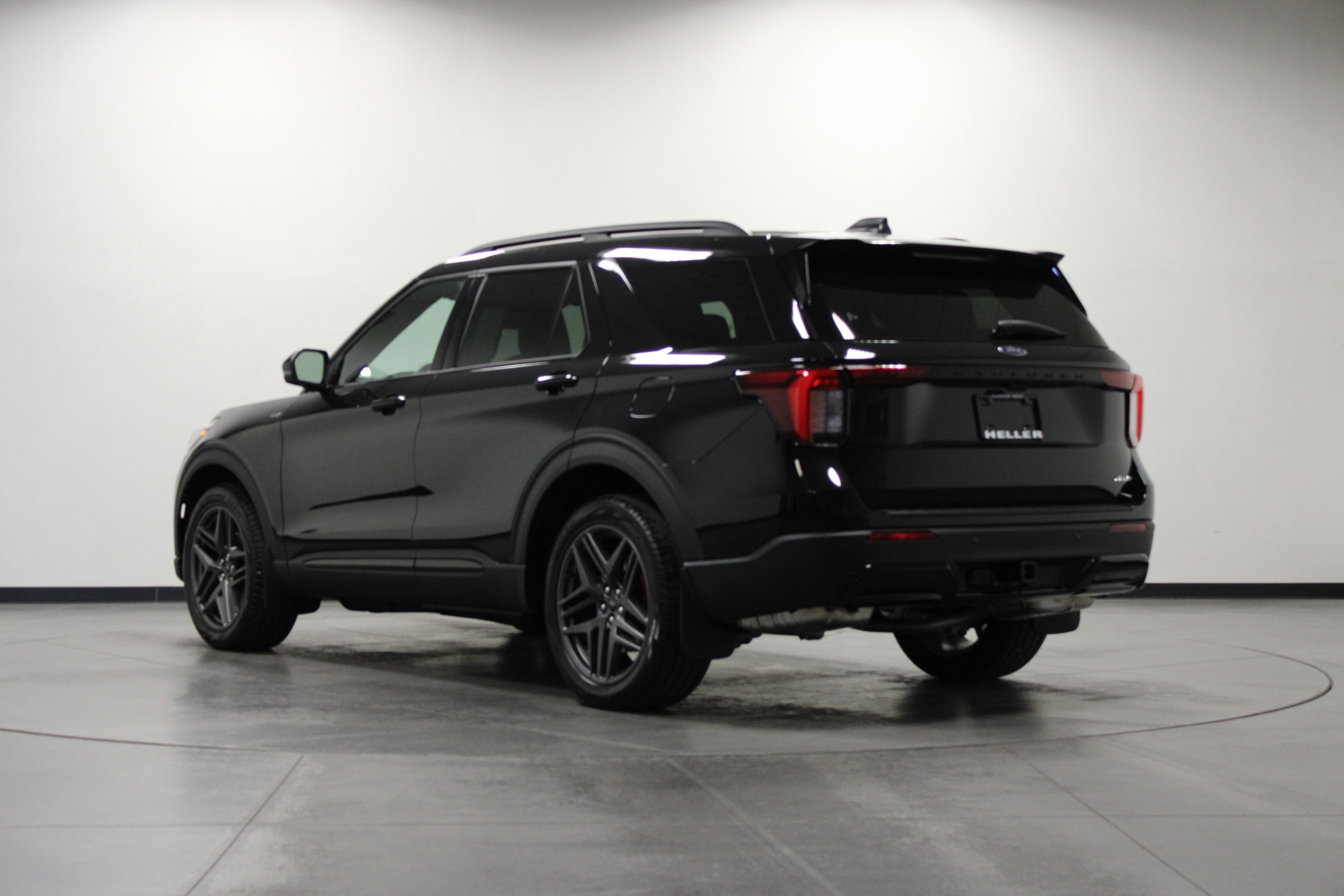 2025 Ford Explorer ST-Line photo 4