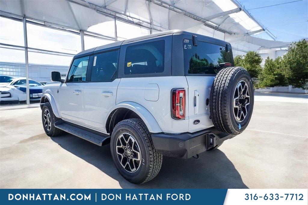 2025 Ford Bronco Outer Banks photo 3