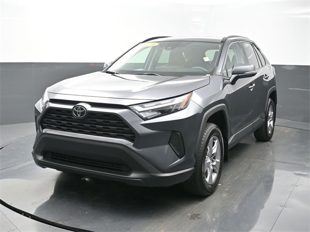 2025 Toyota RAV4 XLE's photo