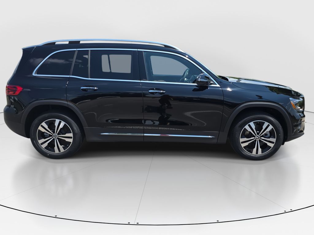 2025 Mercedes Benz GLB 250 photo 3