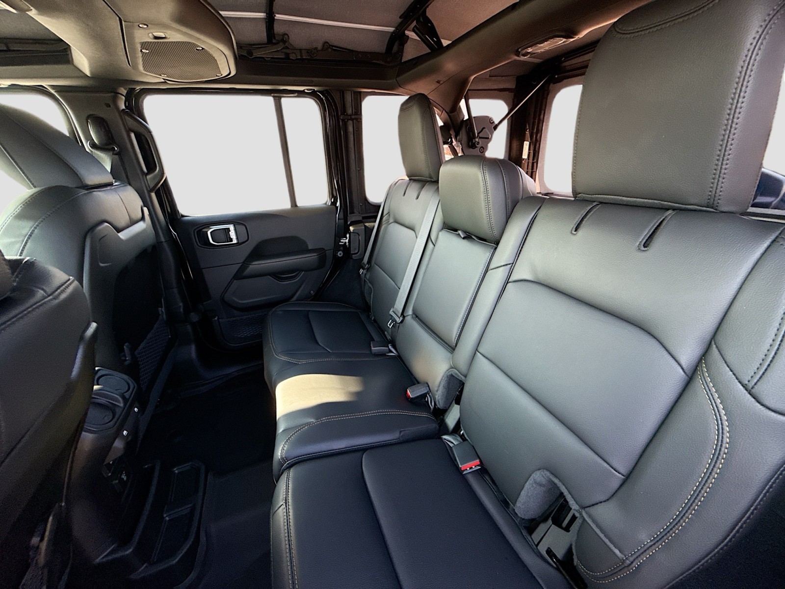 2025 Jeep Wrangler Sahara photo 21