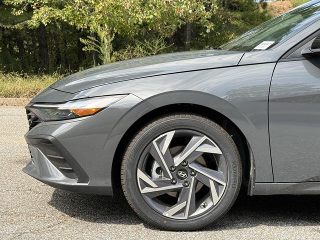 2025 Hyundai Elantra SEL Sport photo 9