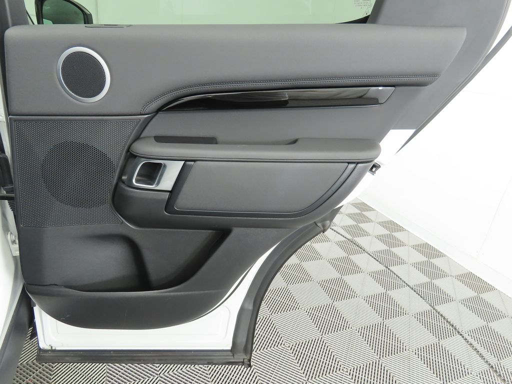 2024 Land Rover Discovery P300 S photo 24