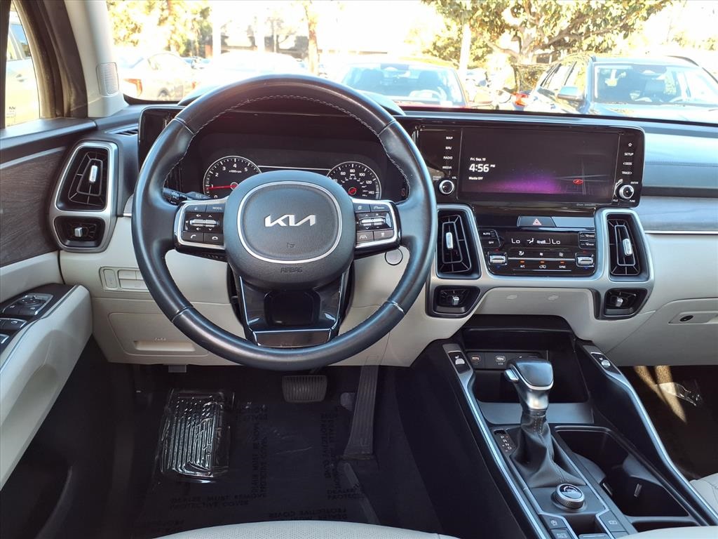 2023 Kia Sorento EX photo 12