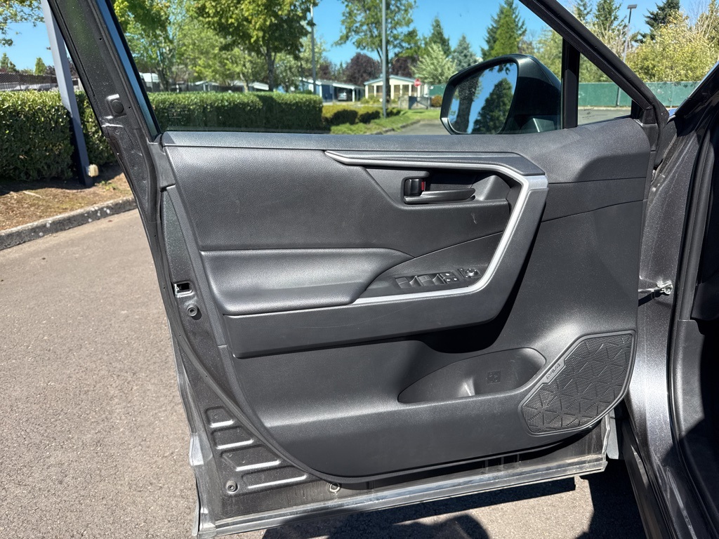 2021 Toyota RAV4 Hybrid LE photo 14