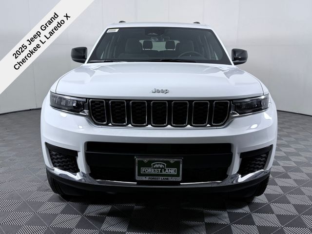2025 Jeep Grand Cherokee Laredo X photo 3
