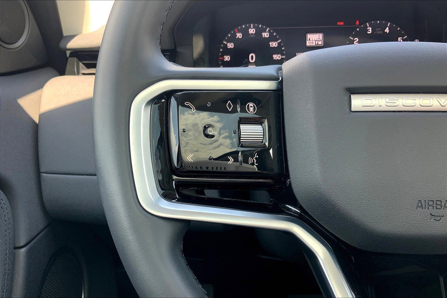 2024 Land Rover Discovery Sport S photo 13