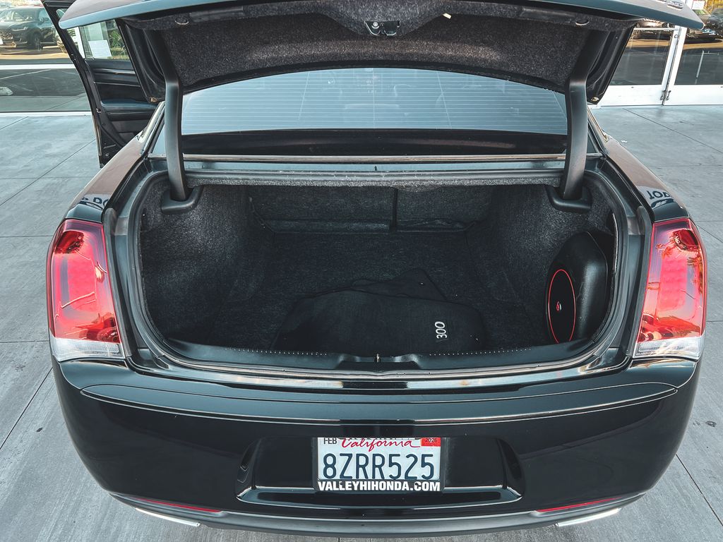 2015 Chrysler 300 S photo 29