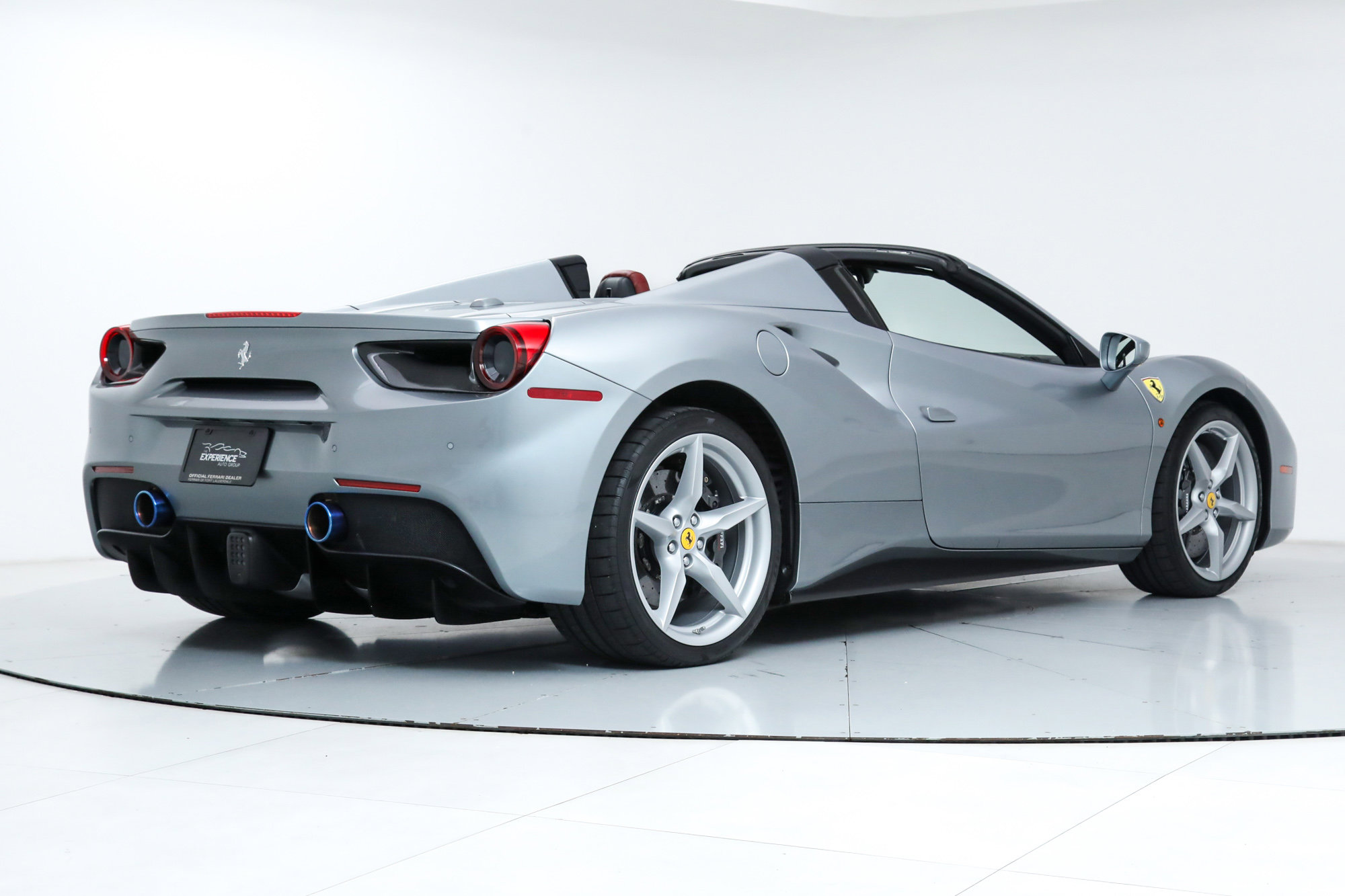 2017 Ferrari 488 Spider photo 2