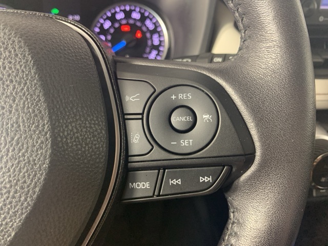 2021 Toyota RAV4 Hybrid XLE photo 13