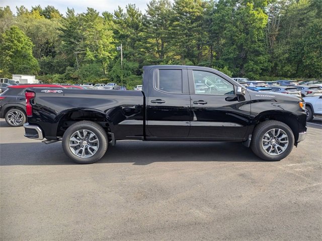 2026 Chevrolet Silverado 1500 LT photo 2