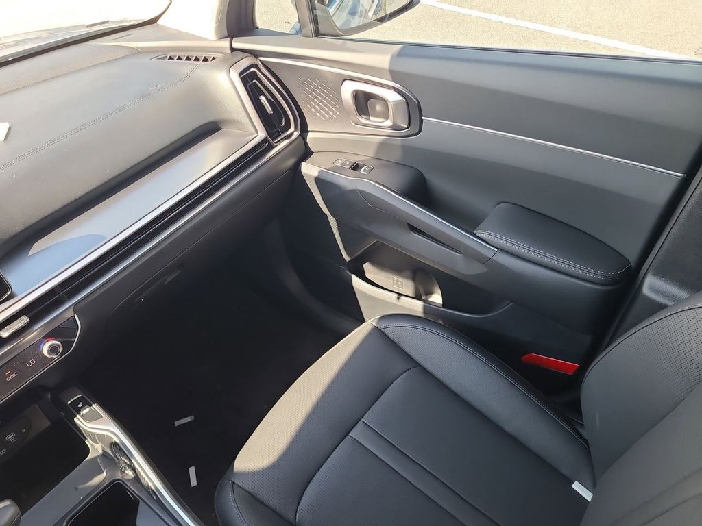 2025 Kia Sorento S photo 17