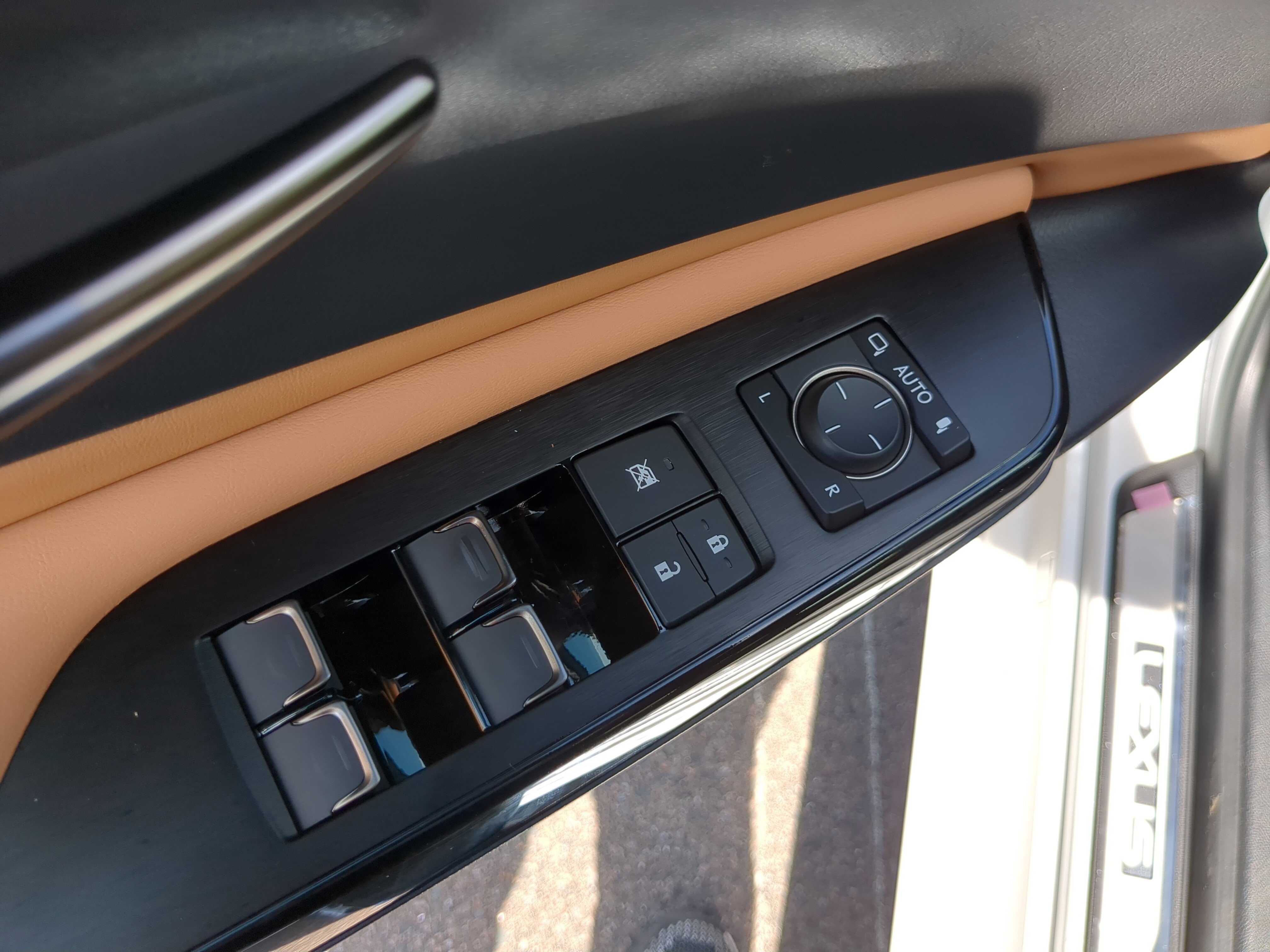 2025 Lexus ES 350 photo 16