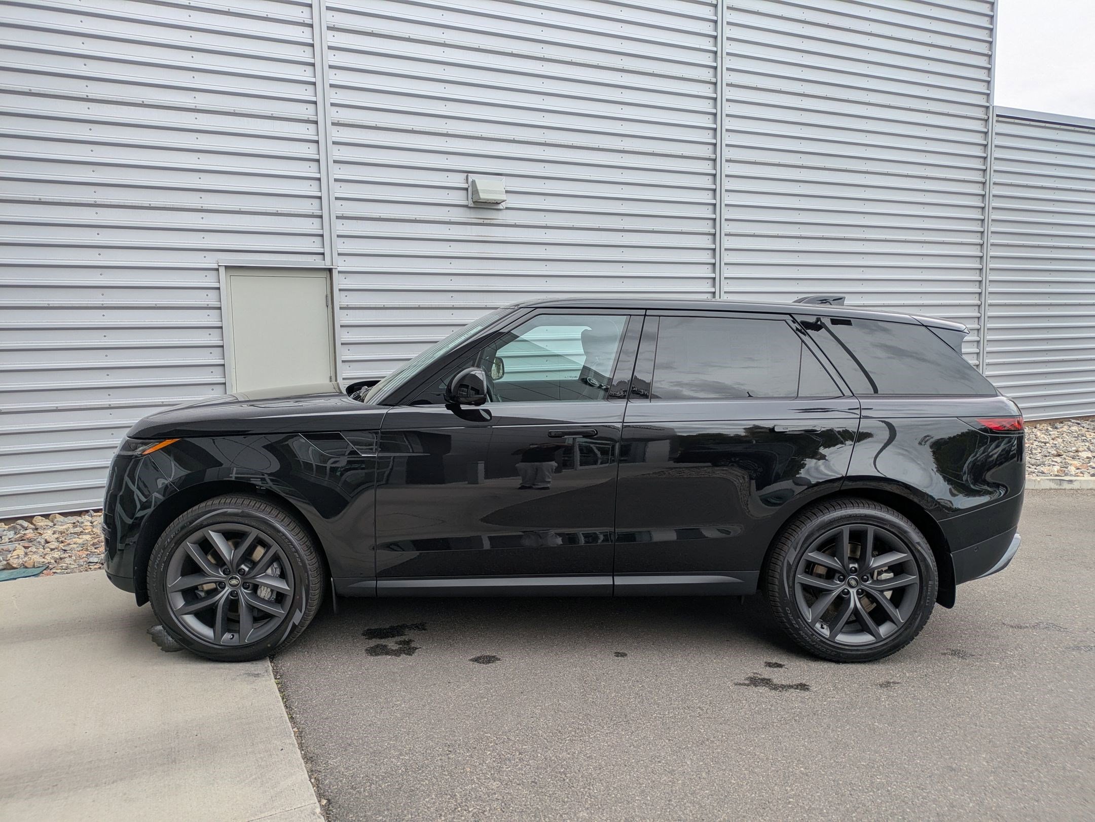 2025 Land Rover Range Rover Sport SE photo 2