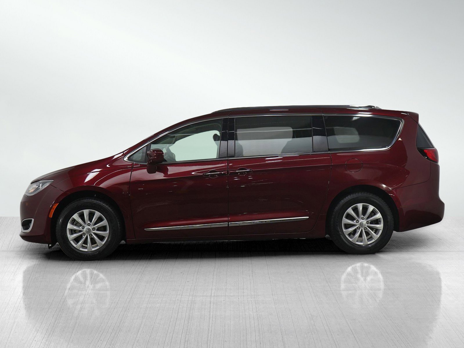 2019 Chrysler Pacifica Touring L photo 2