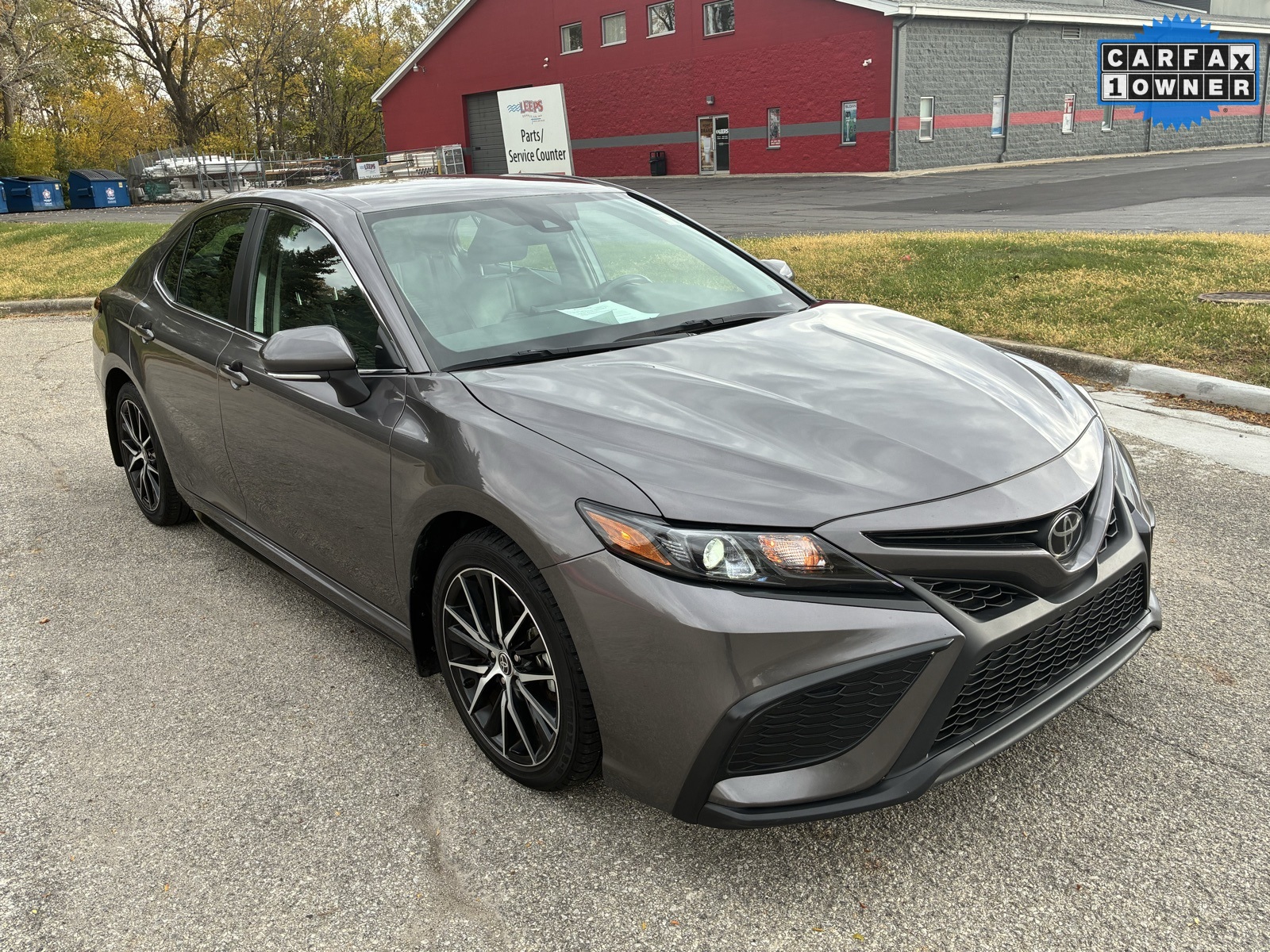 2023 Toyota Camry SE's photo