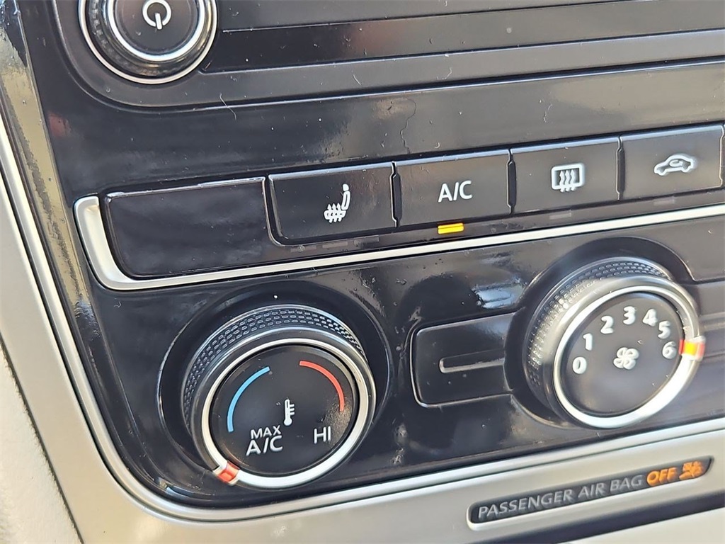 2019 Volkswagen Passat 2.0T Wolfsburg Edition photo 19