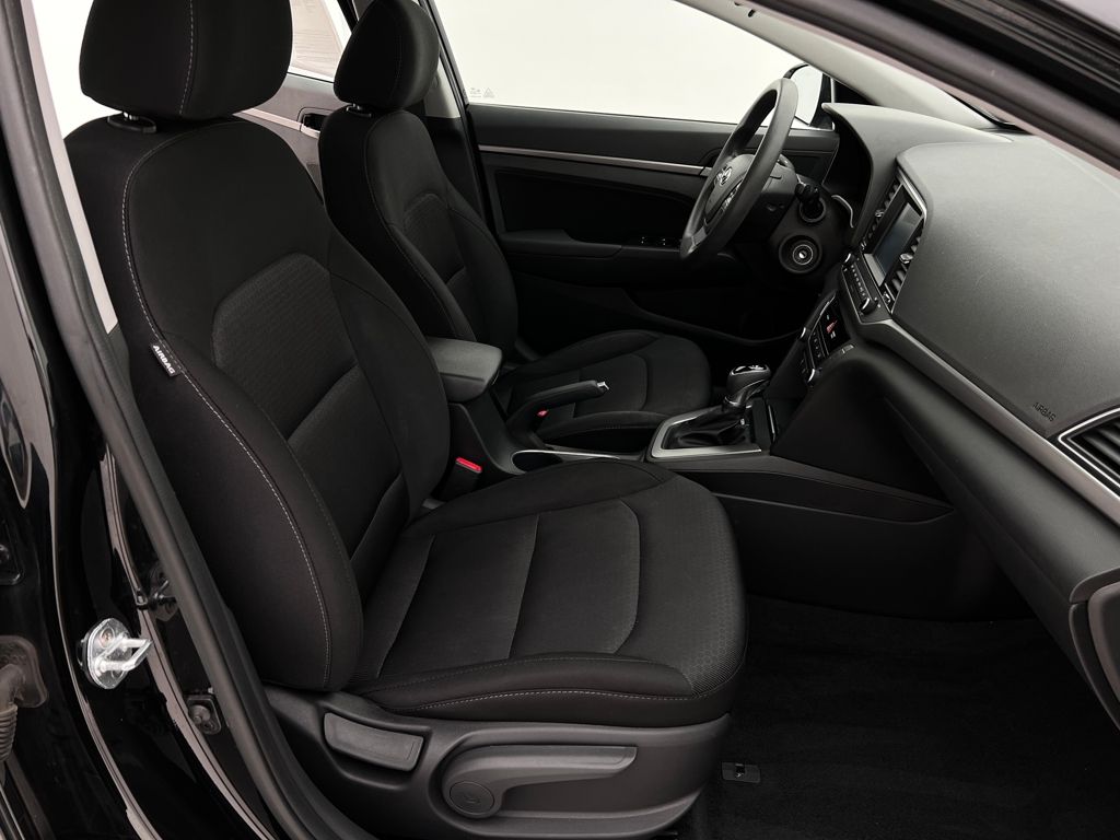 2018 Hyundai Elantra SEL photo 16