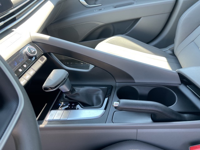 2024 Hyundai Elantra SEL photo 19