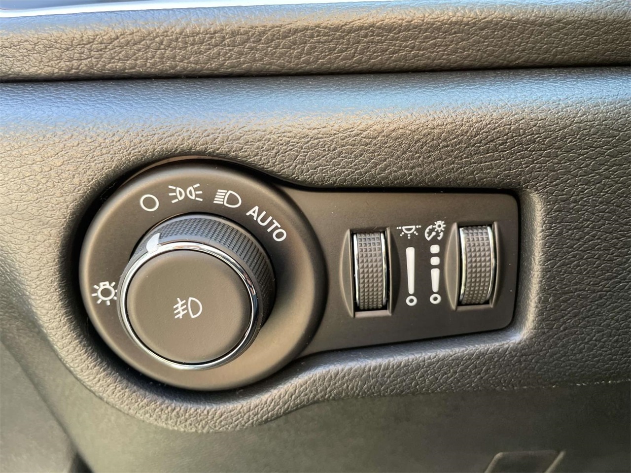 2025 Chrysler Pacifica photo 11