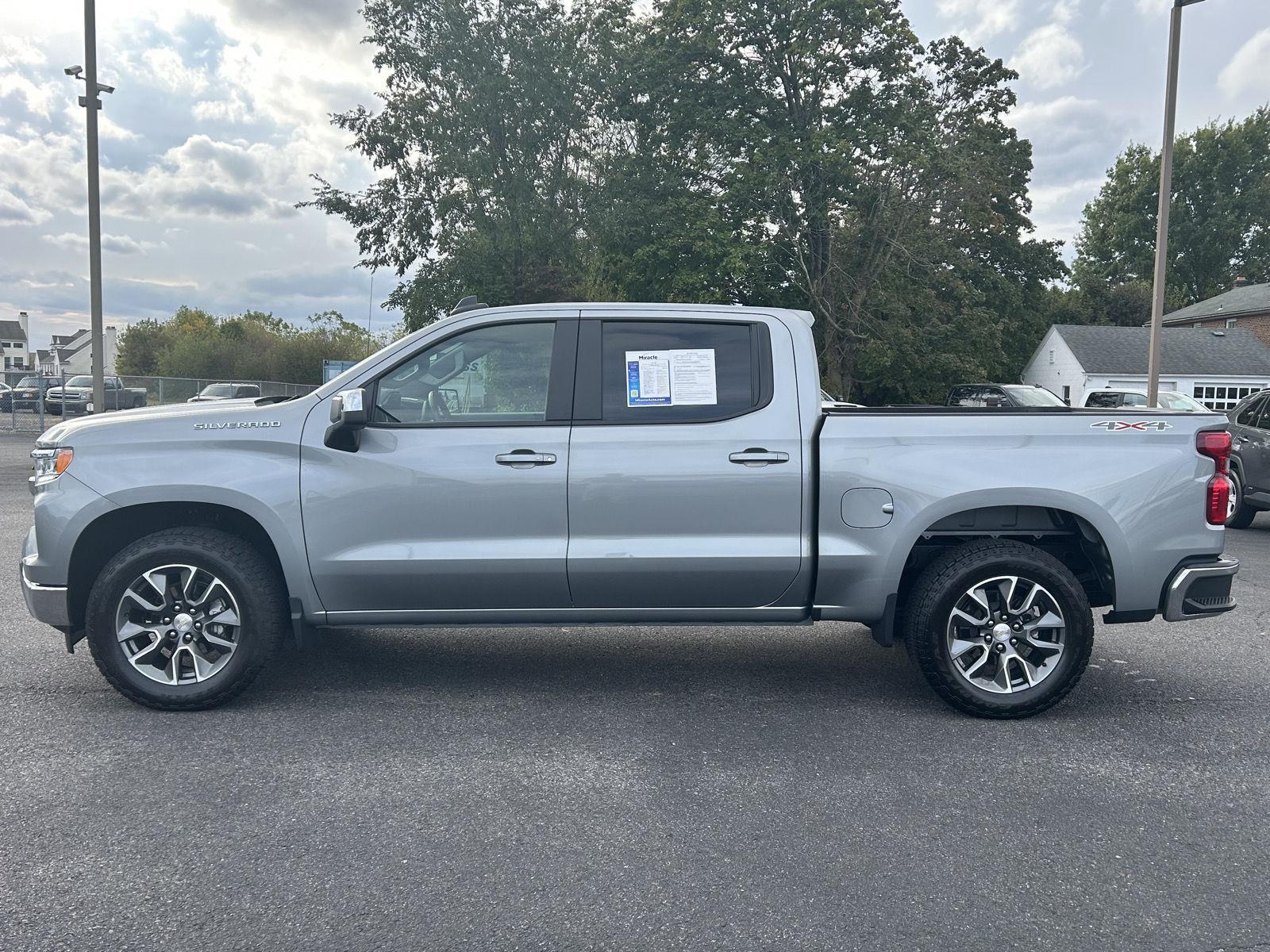 2023 Chevrolet Silverado 1500 LT photo 4