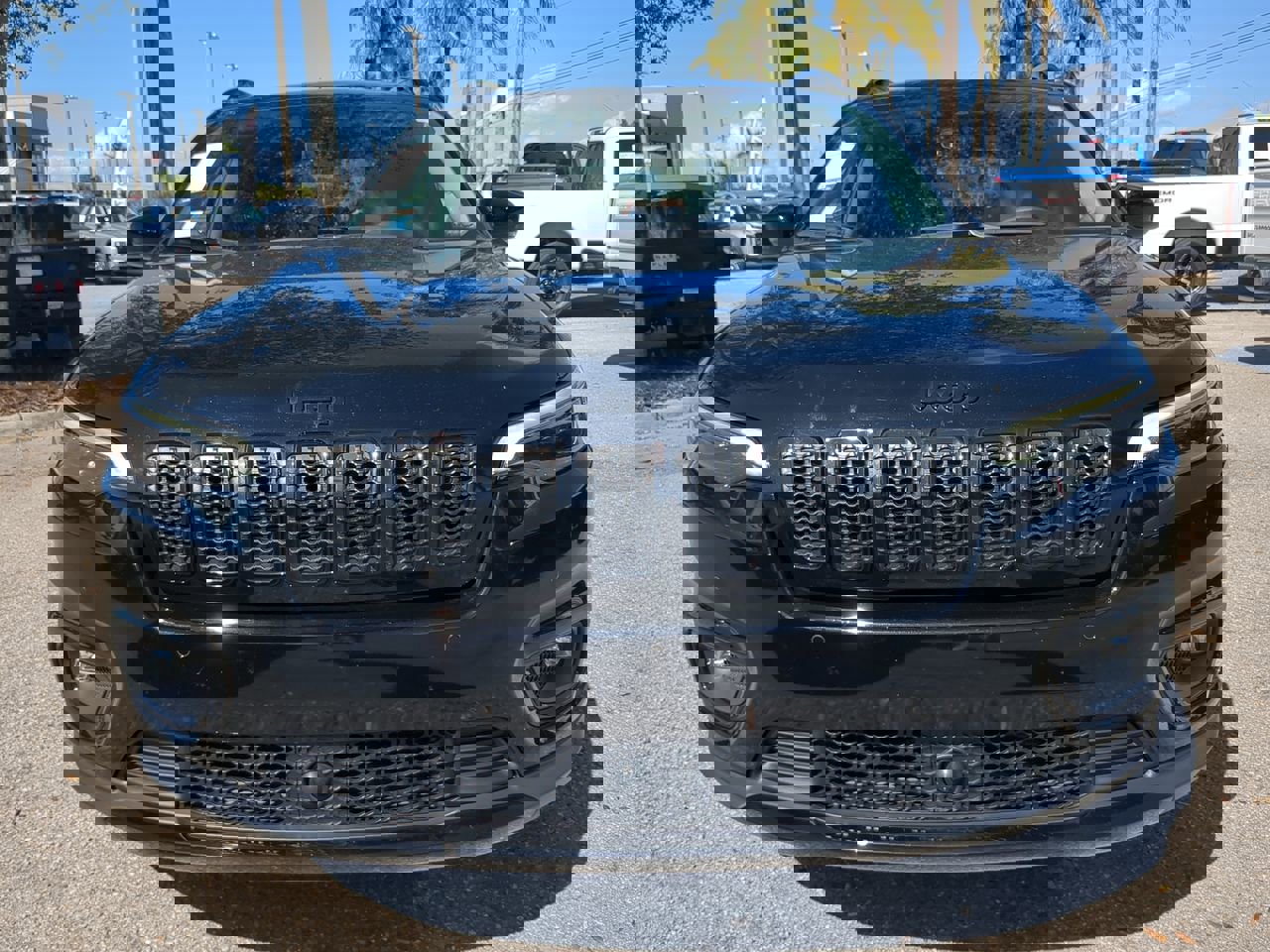 2023 Jeep Cherokee Altitude Lux photo 2