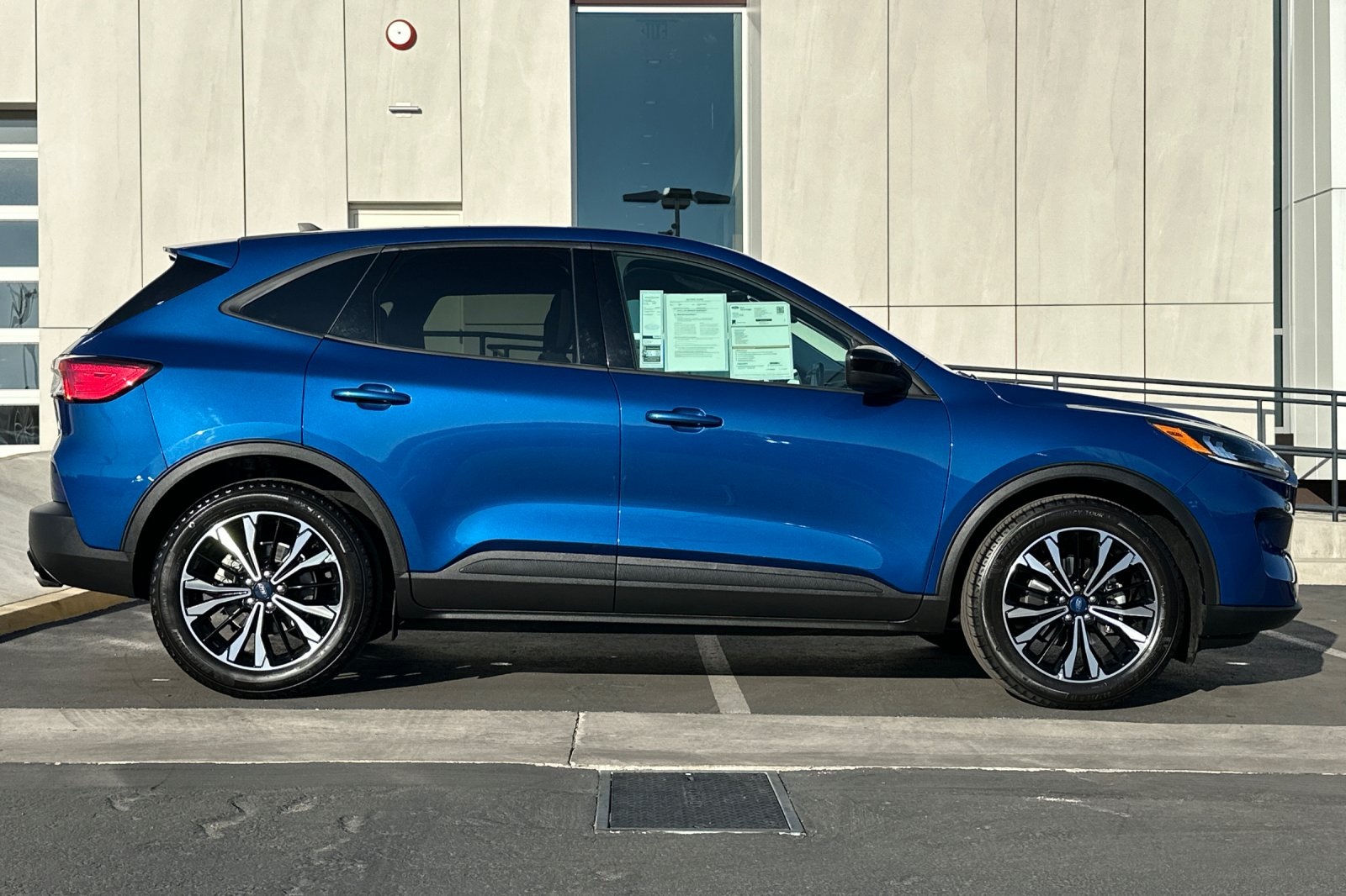 2022 Ford Escape SE photo 2