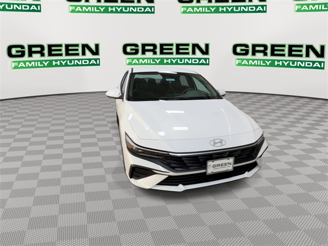 2026 Hyundai Elantra SE photo 3