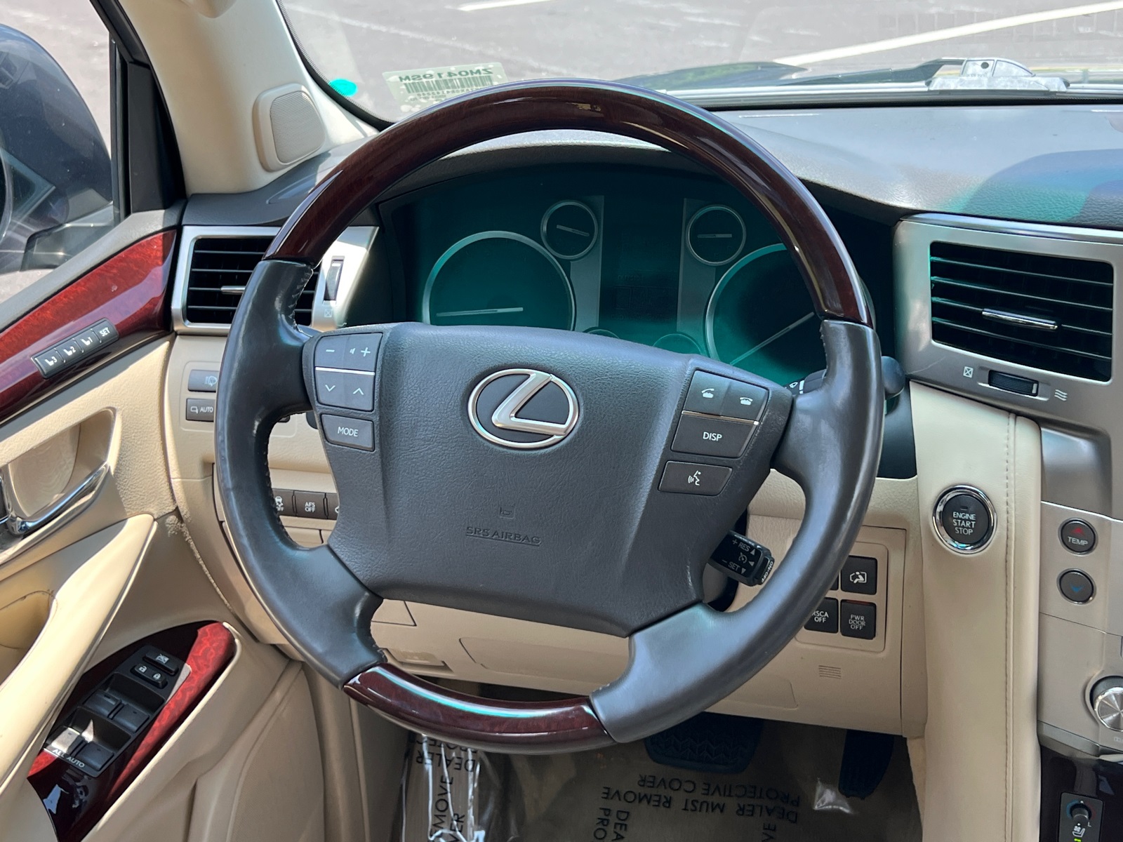 2014 Lexus LX 570 photo 21