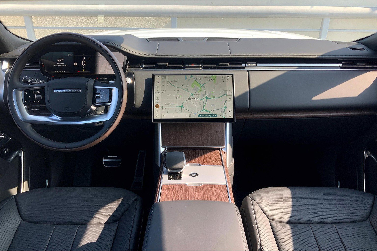 2025 Land Rover Range Rover SE photo 10