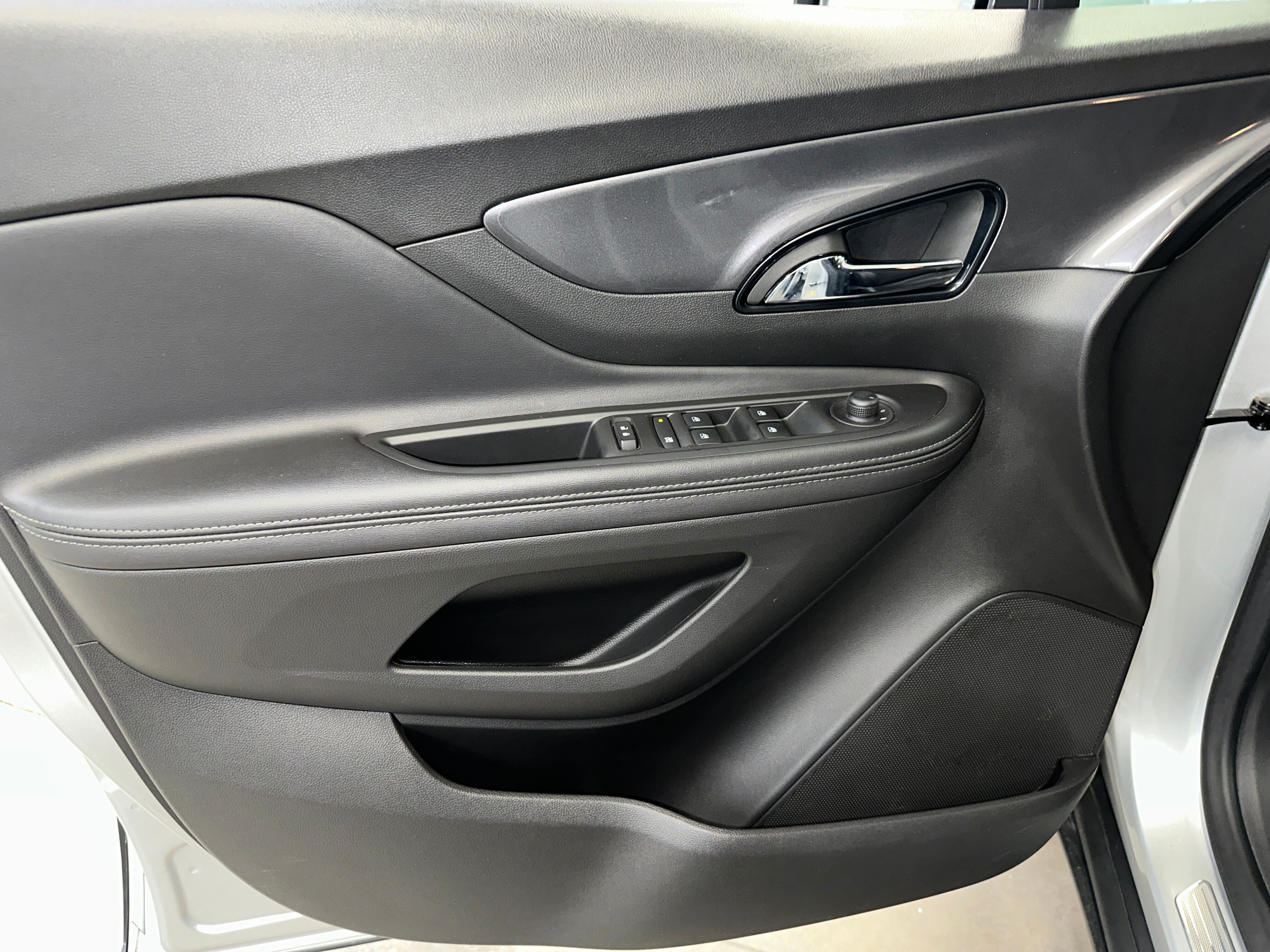 2022 Buick Encore Preferred photo 3