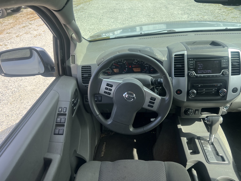 2015 Nissan Frontier SV photo 16