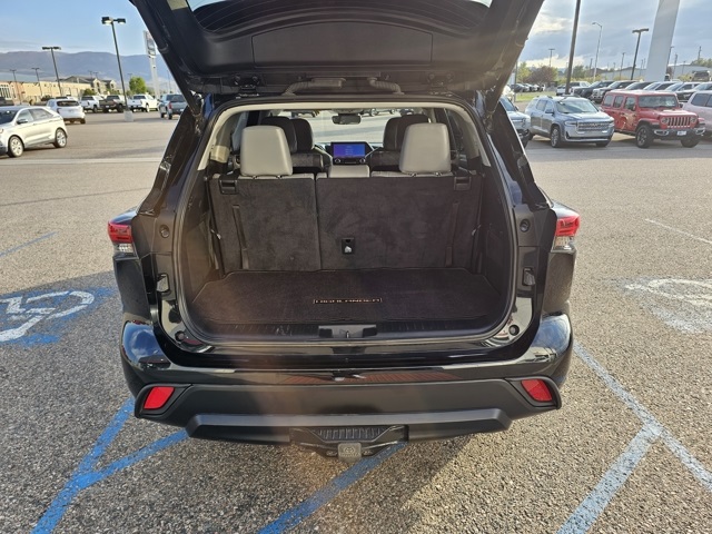 2023 Toyota Highlander Hybrid Bronze Edition photo 5