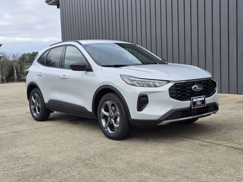 2025 Ford Escape ST-Line photo 2