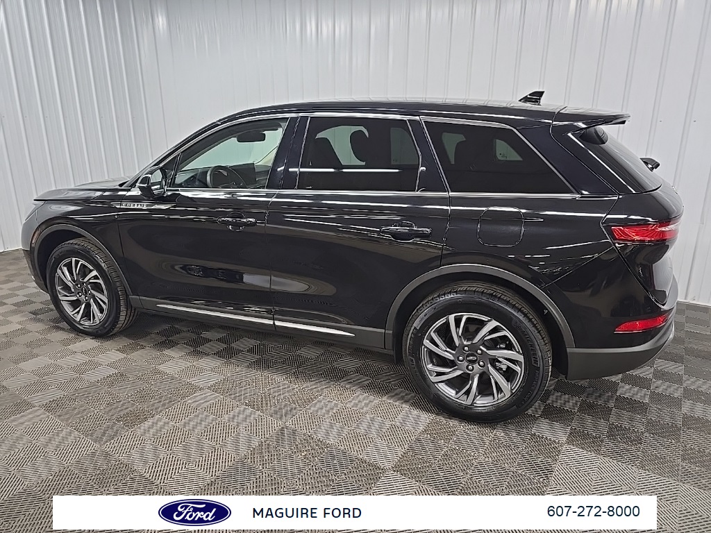 2023 Lincoln Corsair Standard photo 3