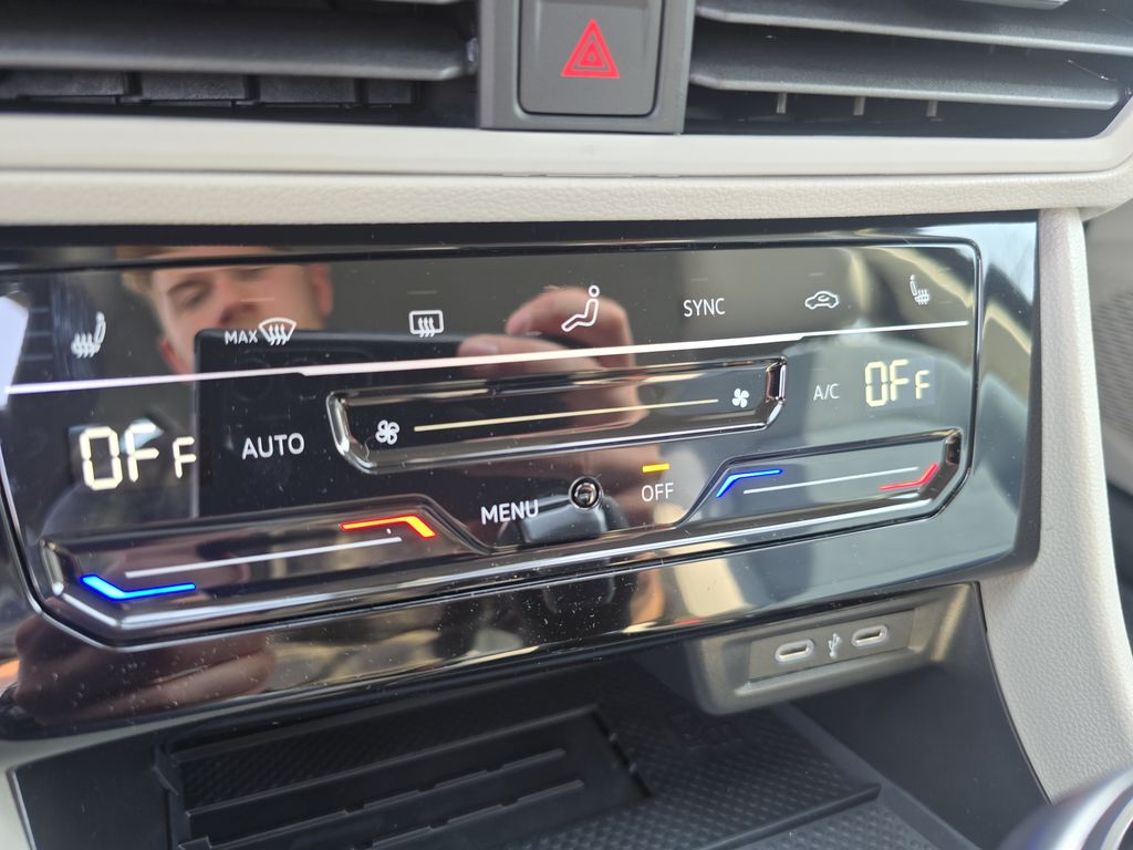 2025 Volkswagen Jetta 1.5T SE photo 9