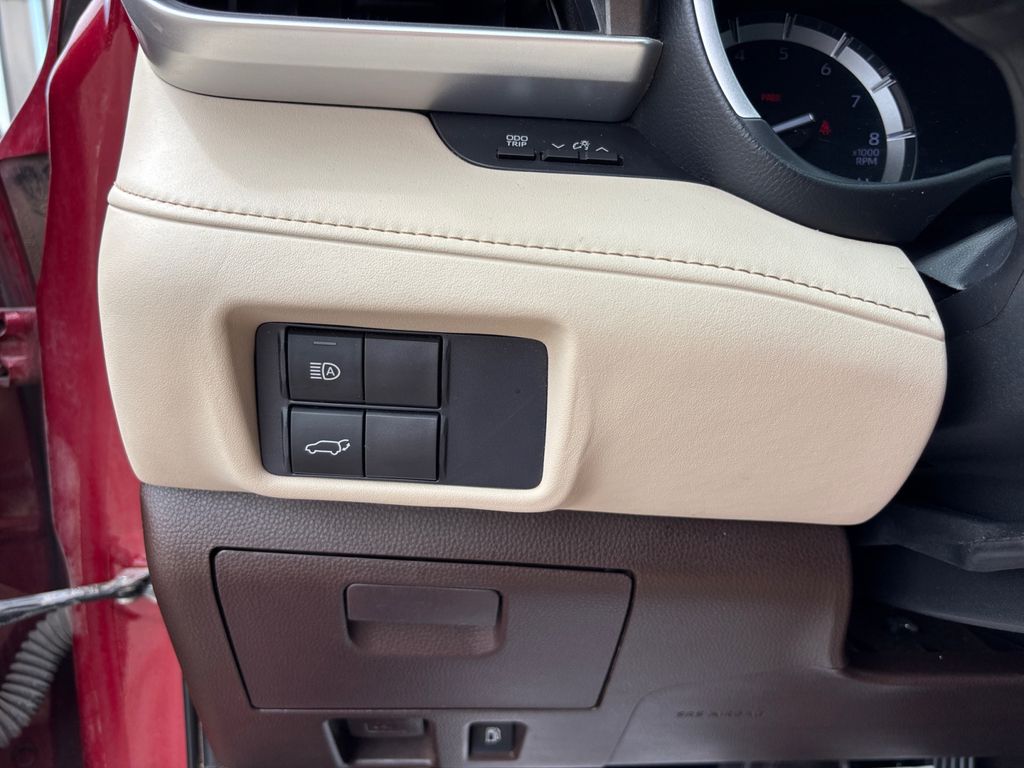 2021 Toyota Highlander XLE photo 24